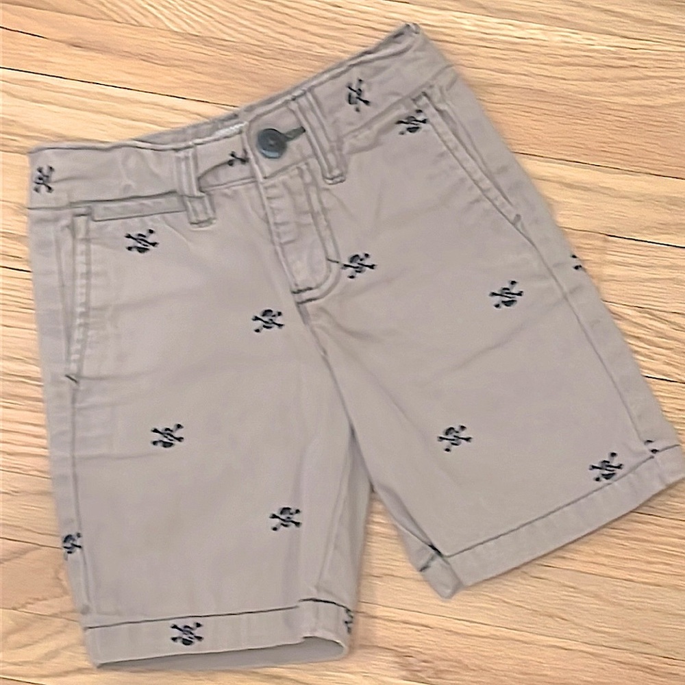 MOVING SALE! 2/$15 Old navy Sz 3T grey with embroidered skulls all cotton shorts